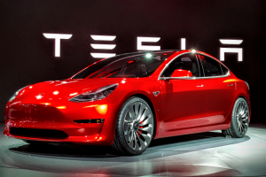 Tesla hledá 1,5 miliardy dolarů, chce rozšířit výrobu Modelu 3