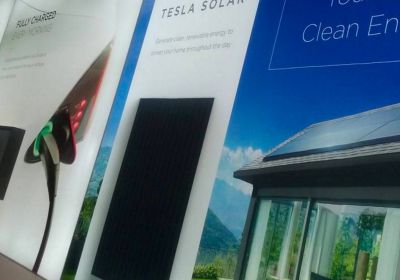 Solární panely Tesla jsou k vidění i v showroomech