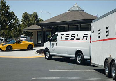 Tesla zrychlí mobilní servis, opravy budou hotové na místě