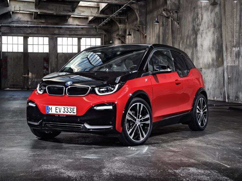BMW představilo novou, sportovnější verzi elektrického i3: rival pro Model 3?