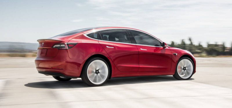 Elektrická Tesla za půl milionu?  Dočkáme se do tří let!