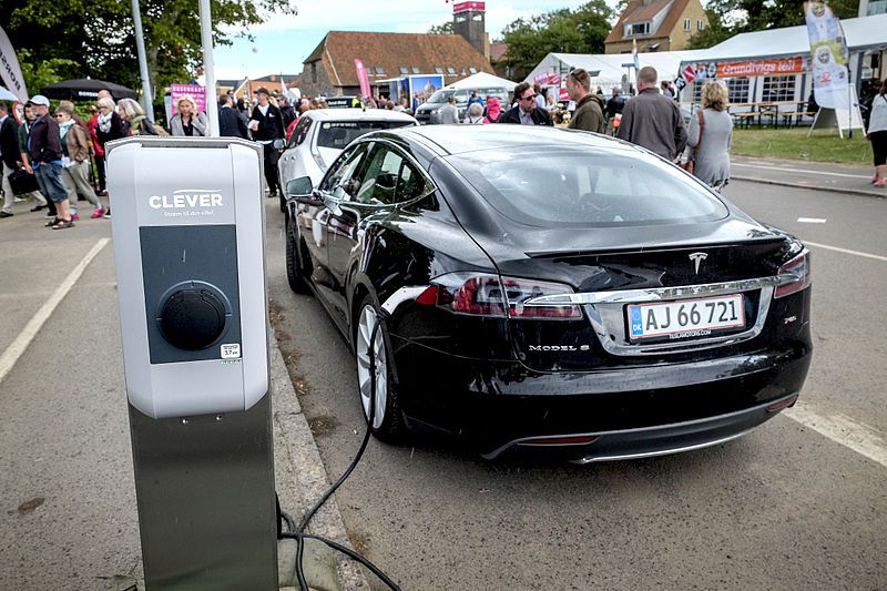 Elektromobily jsou až příliš tiché. Ve městech budou muset vydávat zvuk klasického automobilu.