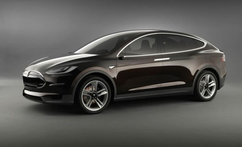 Model X – na trh míří první SUV od Tesly 