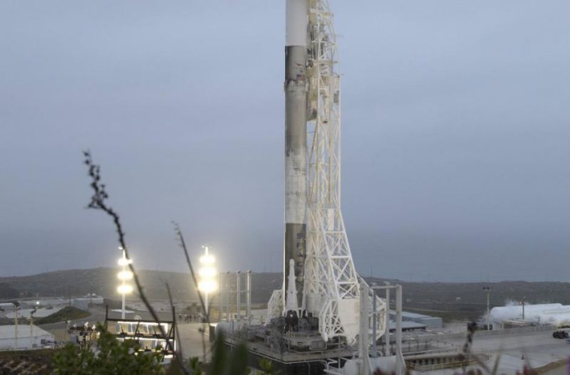 Raketa Falcon 9 vynesla dvojici satelitů NASA pro sledování vody na Zemi