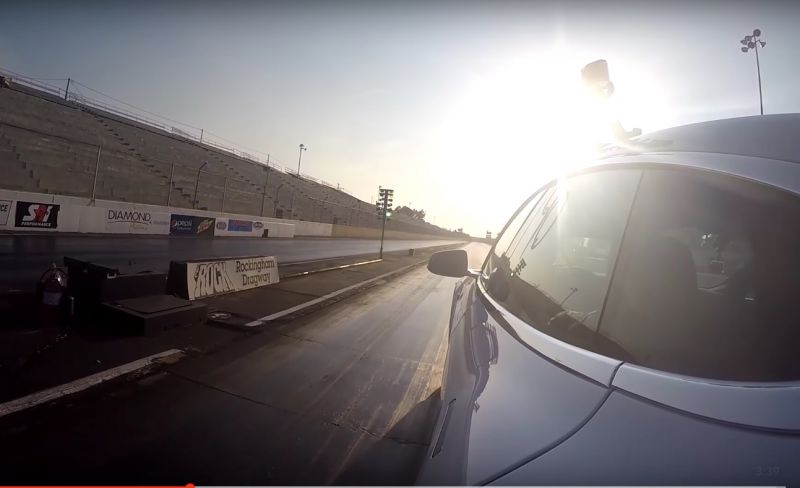 VIDEO: Zatraceně rychlý Tesla Model S P90D