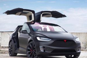 Cenoví držáci: Nejnovější studie ukazuje, jak málo klesá cena ojetých vozů Tesla
