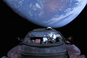 Co udělá vesmír s roadsterem Elona Muska?