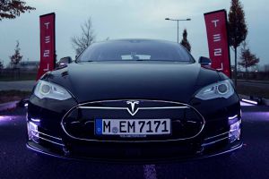 Model S P85D poprvé v Evropě