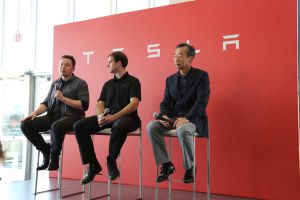 Musk a Straubel o Gigafactory: Je to stroj, který vyrábí další stroje