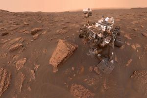 Nové snímky roveru Curiosity: Na Marsu zuří globální písečná bouře