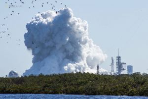 Potvrzeno! Raketa Falcon Heavy dostala zelenou