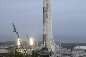 Raketa Falcon 9 vynesla dvojici satelitů NASA pro sledování vody na Zemi