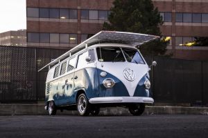 Retro autobus VW T1 přestavěný na solární pohon