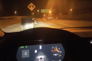 Řidič nebo Autopilot? Tesla se brání odpovědnosti za smrtelnou nehodu Modelu X