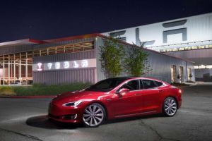 Tesla dodala rekordních 25 000 vozů za první čtvrtletí