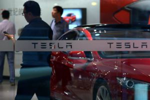 Tesla jedná s BMW o bateriích a dobíjecích stanicích