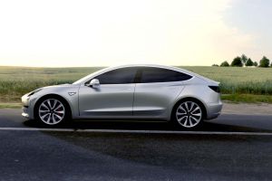 Tesla Model 3 patrně dostane „HUD z vesmírné lodi“
