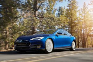 Tesla Model S: nejprodávanější elektromobil listopadu, jakou bude mít letos konkurenci?