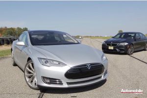 Tesla Model S versus BMW M5 – závod na rovince!