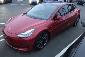 Tesla odhalila informace o nových verzích Modelu 3 s dvojicí motorů a pohonem všech čtyř kol