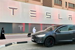 Tesla v Dubaji: nový showroom a servisní centrum