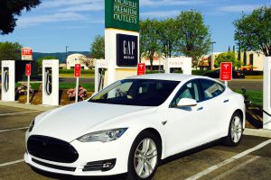 Tesla v praxi VII: Pořizovací náklady Tesla Model S a skutečná cena provozu
