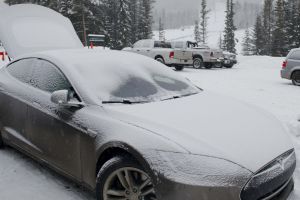 Tesla v praxi XII: Zimní řízení v Tesla Model S