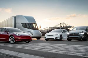 Tesla v roce 2019: Premiéry nových modelů, lepší schopnosti vozů a nabíječky na každém rohu