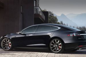 Tesla začne nabízet více dostupnějších vozů. Prozatím jde však jen o ojetiny