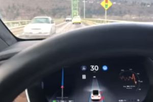 Tesla zahájila update systému Autopilot