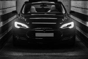 VIDEO: Cesta výrobní linkou s Tesla Model S