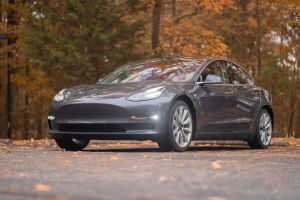 Video - Tesla Autopilot už nemá problém ani ve městě, blíží se doba autonomních taxi?