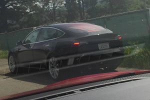 VIDEO: Tesla Model 3 na silnicích Kalifornie, Autopilot 2.0 až s 10 kamerami