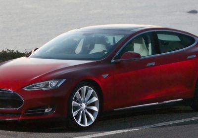 Autopilot Tesly Model S zvítězil ve srovnávacím testu 