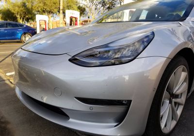 Dnes se začíná vyrábět Tesla Model 3!