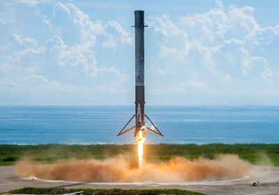 Elon Musk spustí satelitní internet, má zaplatit misi na Mars
