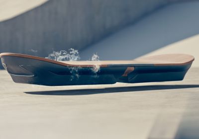 Lexus vyvinul funkční prototyp létajícího skateboardu 