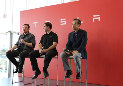 Musk a Straubel o Gigafactory: Je to stroj, který vyrábí další stroje