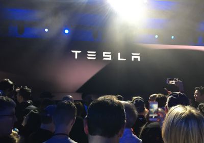  Musk: Tesla odhalí nový produkt 17. října