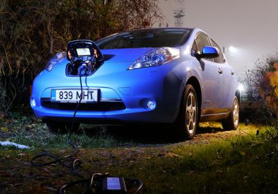 Nissan testuje auto s dojezdem přes 500 kilometrů