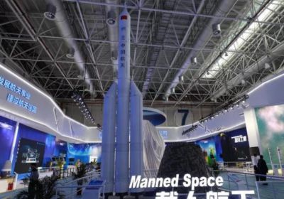 Nová síla: Čína představila novou těžkou nosnou raketu pro lety k Měsíci
