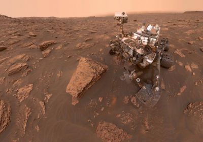 Nové snímky roveru Curiosity: Na Marsu zuří globální písečná bouře