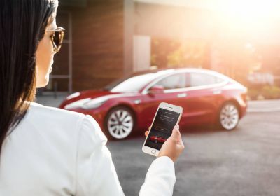 Nový update mobilní aplikace od Tesly pomůže řidičům při dobíjení