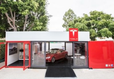 Pojízdný showroom Tesla vyráží na cestu