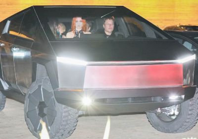 Příliš velké auto do města? Elon Musk s Cybertruckem srazil kužel...