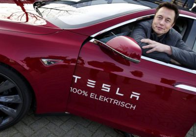 Proč by se Elon Musk měl stáhnout z Tesly