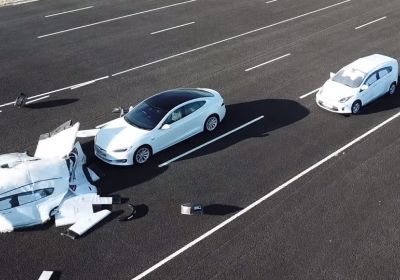 Proč dochází k haváriím vozů Tesla? Britové znají odpověď
