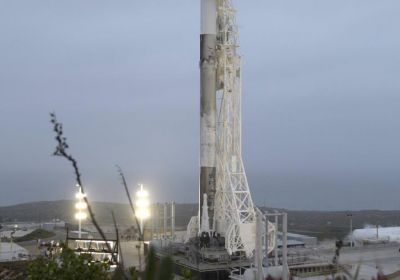 Raketa Falcon 9 vynesla dvojici satelitů NASA pro sledování vody na Zemi