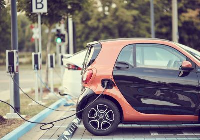 Spočítáno - provoz vodíkového auta může být levnější než provoz elektromobilu, ale také pětkrát dražší