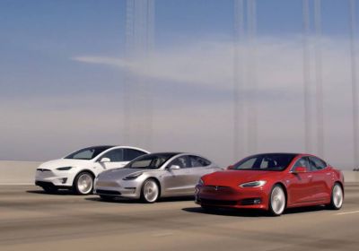 Tesla a jejích 9 miliard mílí